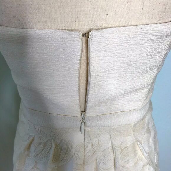 Gorgeous BCBGMAXAZRIA Strapless Dress - Picture 14 of 16